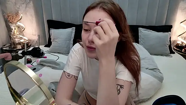 CarolineTenders online show from 02-12-26, 01:22