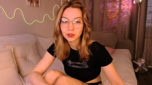 Lilo Sims online show from 10-04-25, 02:42