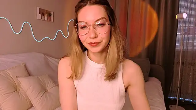 Lilo Sims online show from 10-07-25, 01:47