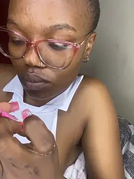 YummyMelanin117 online show from 11-11-25, 09:59