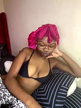 Snapshot of YummyMelanin117 chatting on 12-23-25, 07:17 YummyMelanin117 online show from 12-23-25, 07:17