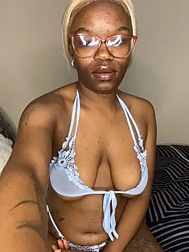 Snapshot of YummyMelanin117 chatting on 02-16-26, 09:22 YummyMelanin117 online show from 02-16-26, 09:22