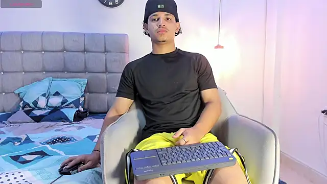 Snapshot of samxx_muscle chatting on 09-10-25, 01:22 samxx muscle online show from 09-10-25, 01:22