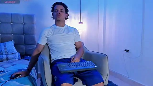 Snapshot of samxx_muscle chatting on 09-11-25, 01:44 samxx muscle online show from 09-11-25, 01:44