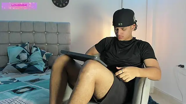 Snapshot of samxx_muscle chatting on 09-17-25, 01:24 samxx muscle online show from 09-17-25, 01:24