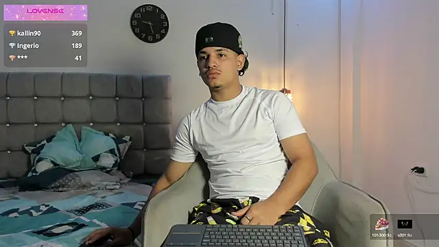 Snapshot of samxx_muscle chatting on 09-18-25, 01:46 samxx muscle online show from 09-18-25, 01:46