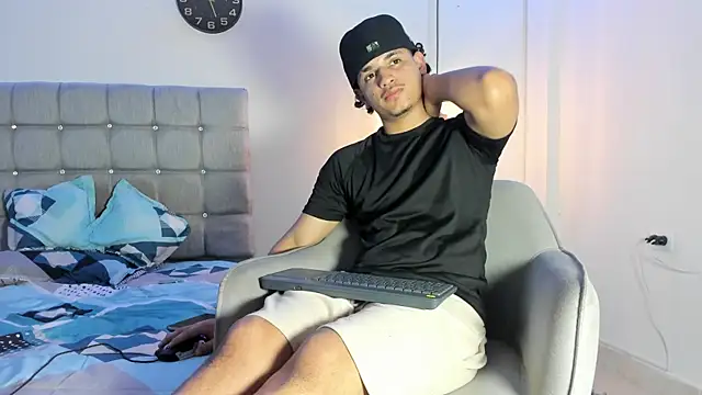 Snapshot of samxx_muscle chatting on 09-21-25, 04:08 samxx muscle online show from 09-21-25, 04:08