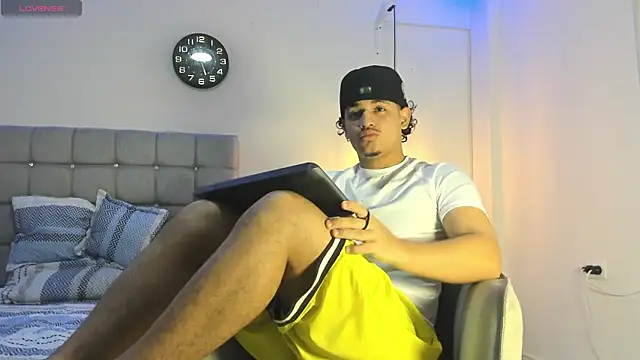 Snapshot of samxx_muscle chatting on 10-03-25, 01:41 samxx muscle online show from 10-03-25, 01:41