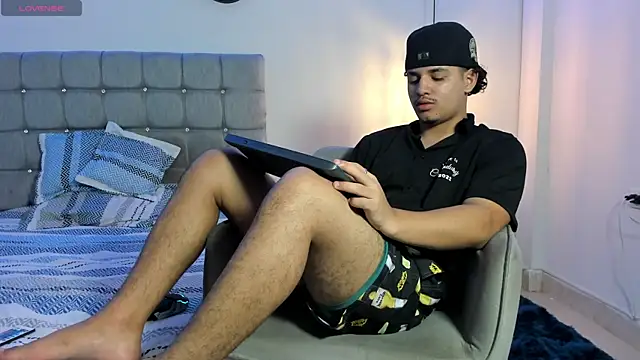 Snapshot of samxx_muscle chatting on 10-10-25, 01:43 samxx muscle online show from 10-10-25, 01:43