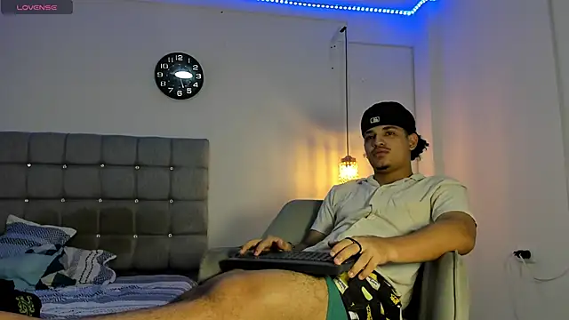 Snapshot of samxx_muscle chatting on 10-11-25, 02:37 samxx muscle online show from 10-11-25, 02:37