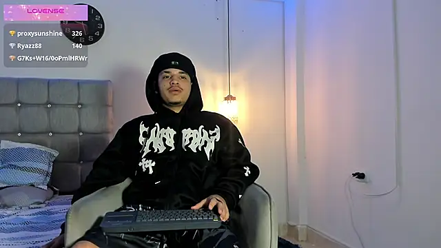 Snapshot of samxx_muscle chatting on 10-13-25, 02:06 samxx muscle online show from 10-13-25, 02:06