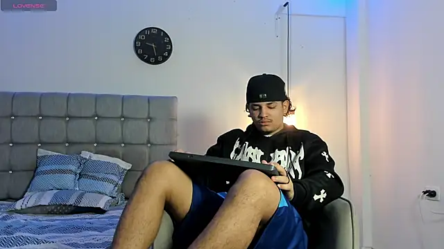 Snapshot of samxx_muscle chatting on 10-16-25, 01:01 samxx muscle online show from 10-16-25, 01:01