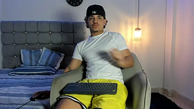 Snapshot of samxx_muscle chatting on 10-20-25, 02:06 samxx muscle online show from 10-20-25, 02:06