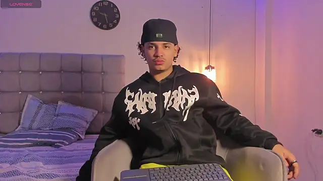 Snapshot of samxx_muscle chatting on 10-23-25, 01:43 samxx muscle online show from 10-23-25, 01:43