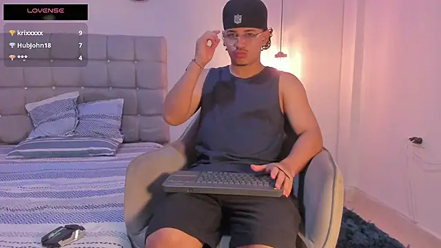 Snapshot of samxx_muscle chatting on 10-25-25, 02:56 samxx muscle online show from 10-25-25, 02:56