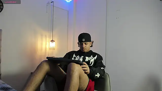 Snapshot of samxx_muscle chatting on 10-30-25, 01:56 samxx muscle online show from 10-30-25, 01:56