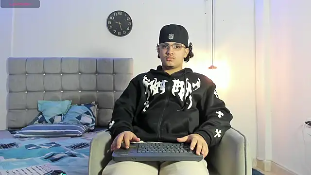 Snapshot of samxx_muscle chatting on 11-01-25, 02:19 samxx muscle online show from 11-01-25, 02:19