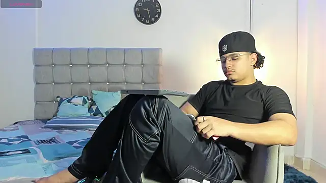 Snapshot of samxx_muscle chatting on 11-03-25, 02:07 samxx muscle online show from 11-03-25, 02:07