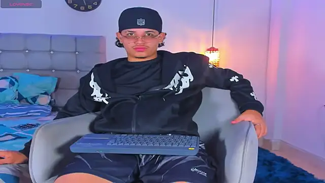 Snapshot of samxx_muscle chatting on 11-16-25, 01:28 samxx muscle online show from 11-16-25, 01:28