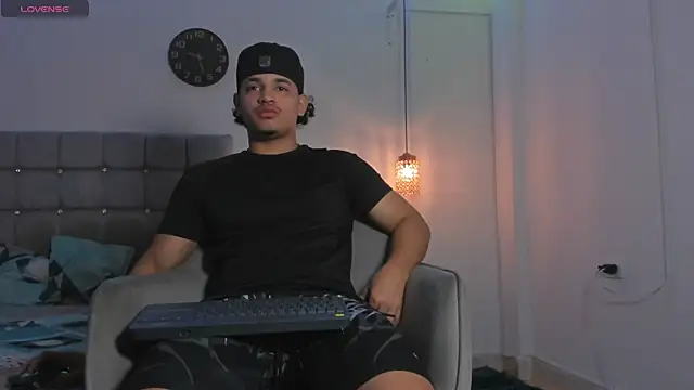 Snapshot of samxx_muscle chatting on 11-24-25, 01:22 samxx muscle online show from 11-24-25, 01:22