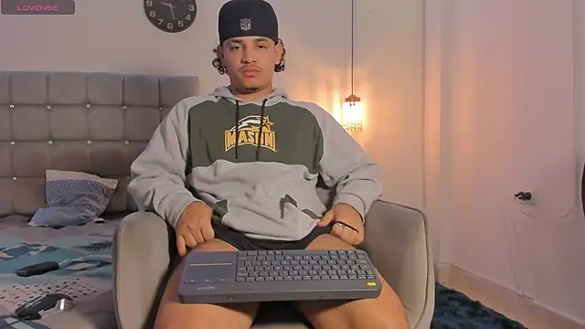 Snapshot of samxx_muscle chatting on 12-01-25, 02:00 samxx muscle online show from 12-01-25, 02:00