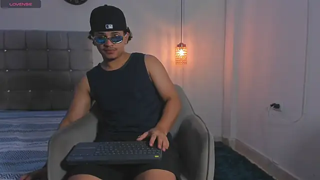 Snapshot of samxx_muscle chatting on 12-15-25, 03:16 samxx muscle online show from 12-15-25, 03:16