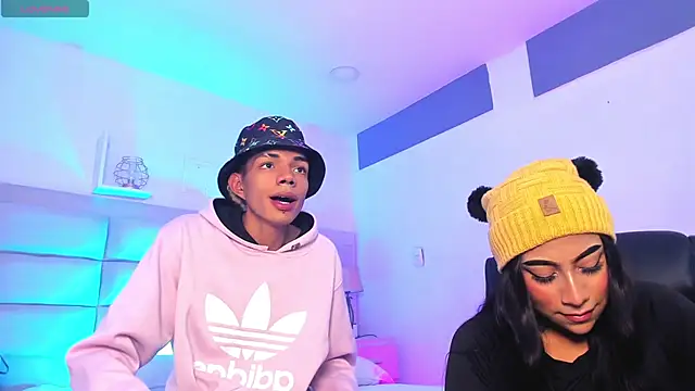 Snapshot of candyandmarilyn chatting on 09-18-25, 09:06 candyandmarilyn online show from 09-18-25, 09:06