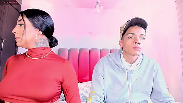 Snapshot of candyandmarilyn chatting on 10-07-25, 08:06 candyandmarilyn online show from 10-07-25, 08:06