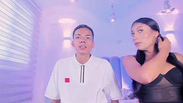 Snapshot of candyandmarilyn chatting on 10-11-25, 09:02 candyandmarilyn online show from 10-11-25, 09:02