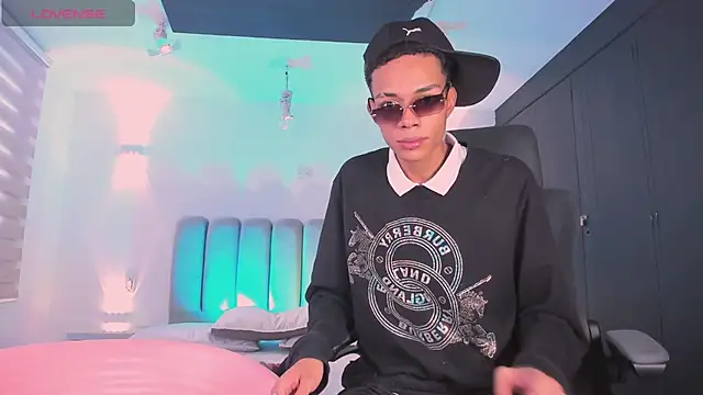 Snapshot of candyandmarilyn chatting on 10-25-25, 09:09 candyandmarilyn online show from 10-25-25, 09:09