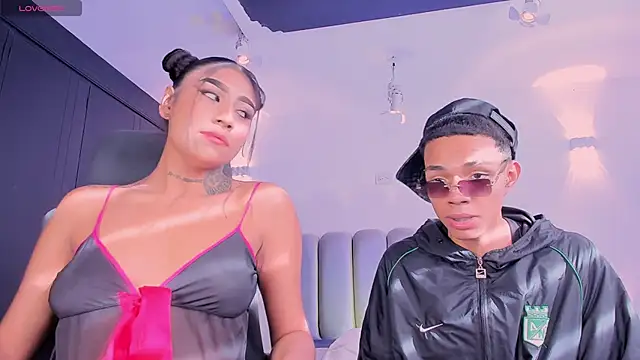 Snapshot of candyandmarilyn chatting on 10-27-25, 09:08 candyandmarilyn online show from 10-27-25, 09:08