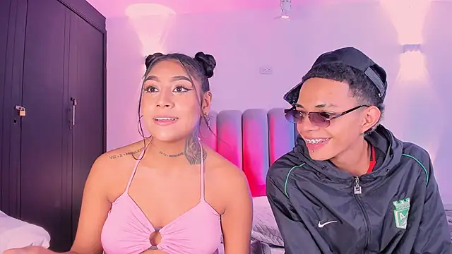 Snapshot of candyandmarilyn chatting on 11-06-25, 09:05 candyandmarilyn online show from 11-06-25, 09:05