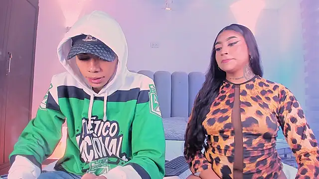 Snapshot of candyandmarilyn chatting on 11-08-25, 09:02 candyandmarilyn online show from 11-08-25, 09:02