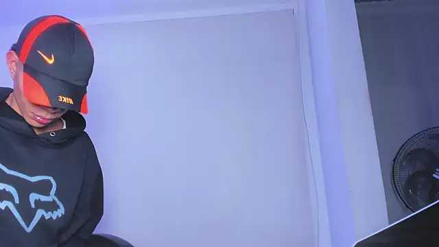 Snapshot of candyandmarilyn chatting on 11-15-25, 03:59 candyandmarilyn online show from 11-15-25, 03:59