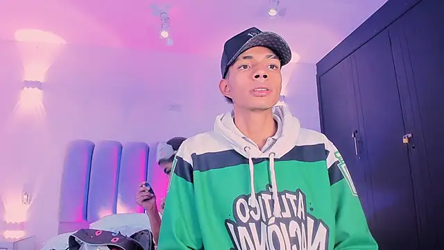 Snapshot of candyandmarilyn chatting on 11-20-25, 09:36 candyandmarilyn online show from 11-20-25, 09:36