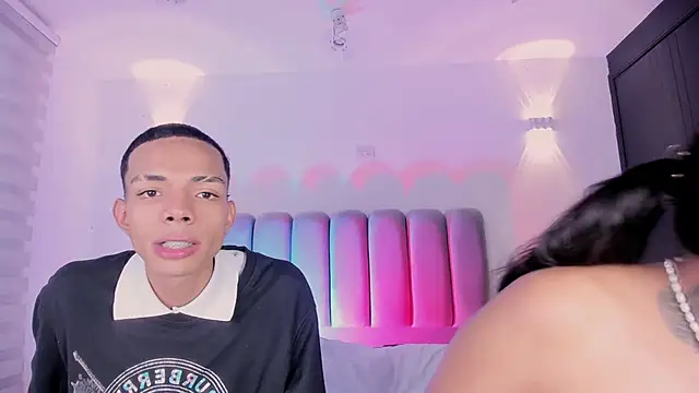 Snapshot of candyandmarilyn chatting on 11-28-25, 08:33 candyandmarilyn online show from 11-28-25, 08:33