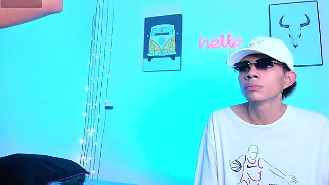 Snapshot of candyandmarilyn chatting on 12-14-25, 09:19 candyandmarilyn online show from 12-14-25, 09:19