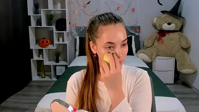 MelanieAlves online show from 10-15-25, 12:38