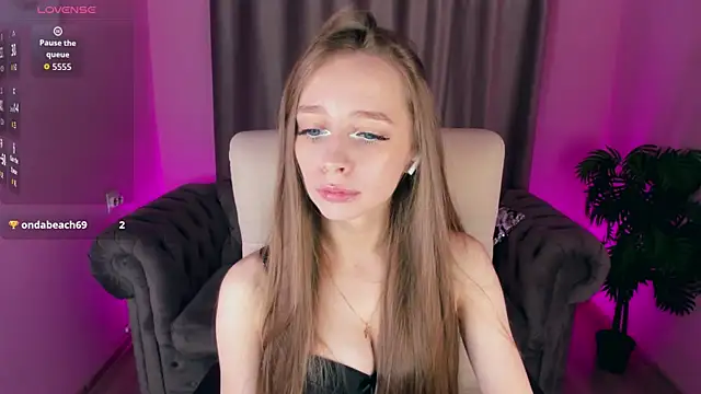 Amy Waynee online show from 10-08-25, 06:16