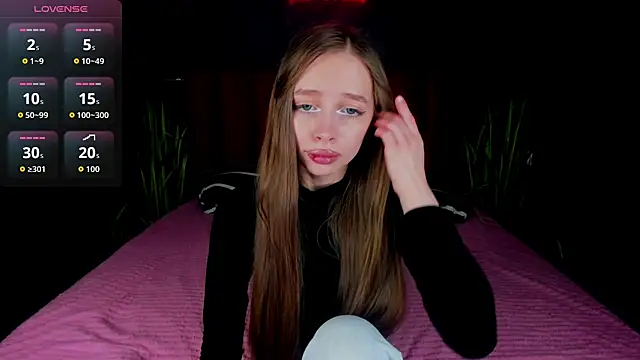 Amy Waynee online show from 11-24-25, 04:34