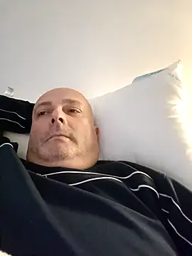 Snapshot of Alexis_Bull chatting on 03-19-25, 08:34 Alexis Bull online show from 03-19-25, 08:34