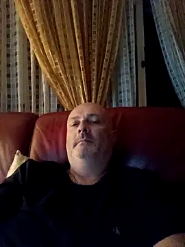 Snapshot of Alexis_Bull chatting on 09-18-25, 10:34 Alexis Bull online show from 09-18-25, 10:34