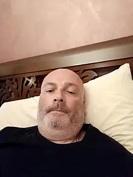 Snapshot of Alexis_Bull chatting on 09-20-25, 08:04 Alexis Bull online show from 09-20-25, 08:04