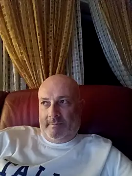 Snapshot of Alexis_Bull chatting on 09-26-25, 10:47 Alexis Bull online show from 09-26-25, 10:47