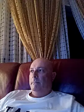 Snapshot of Alexis_Bull chatting on 09-28-25, 10:48 Alexis Bull online show from 09-28-25, 10:48