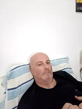 Snapshot of Alexis_Bull chatting on 10-02-25, 01:40 Alexis Bull online show from 10-02-25, 01:40