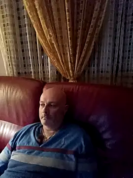 Snapshot of Alexis_Bull chatting on 10-09-25, 09:35 Alexis Bull online show from 10-09-25, 09:35