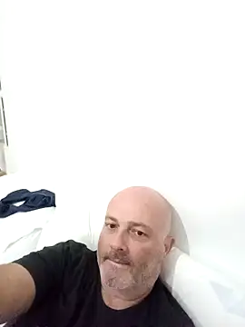 Snapshot of Alexis_Bull chatting on 10-11-25, 08:13 Alexis Bull online show from 10-11-25, 08:13