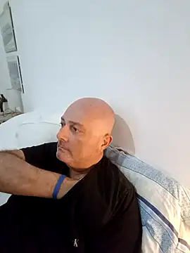 Snapshot of Alexis_Bull chatting on 11-12-25, 04:40 Alexis Bull online show from 11-12-25, 04:40