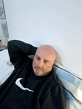 Snapshot of Alexis_Bull chatting on 11-21-25, 04:16 Alexis Bull online show from 11-21-25, 04:16